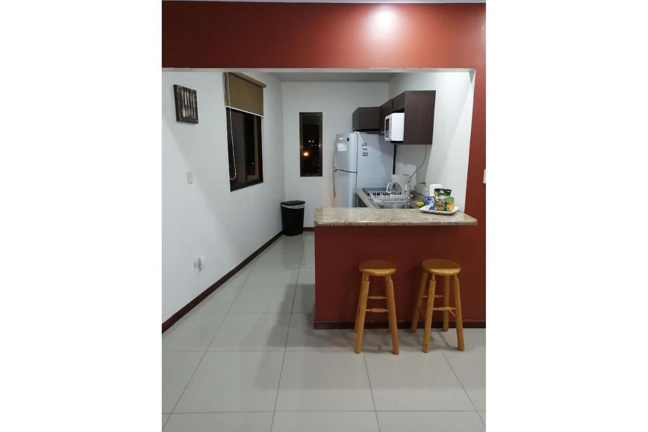Aptos Casa Caribe, Habitaciones Privadas En Aptos Compartidos & Aptos Completos Con Auto Entrada Puerto Limon Eksteriør bilde