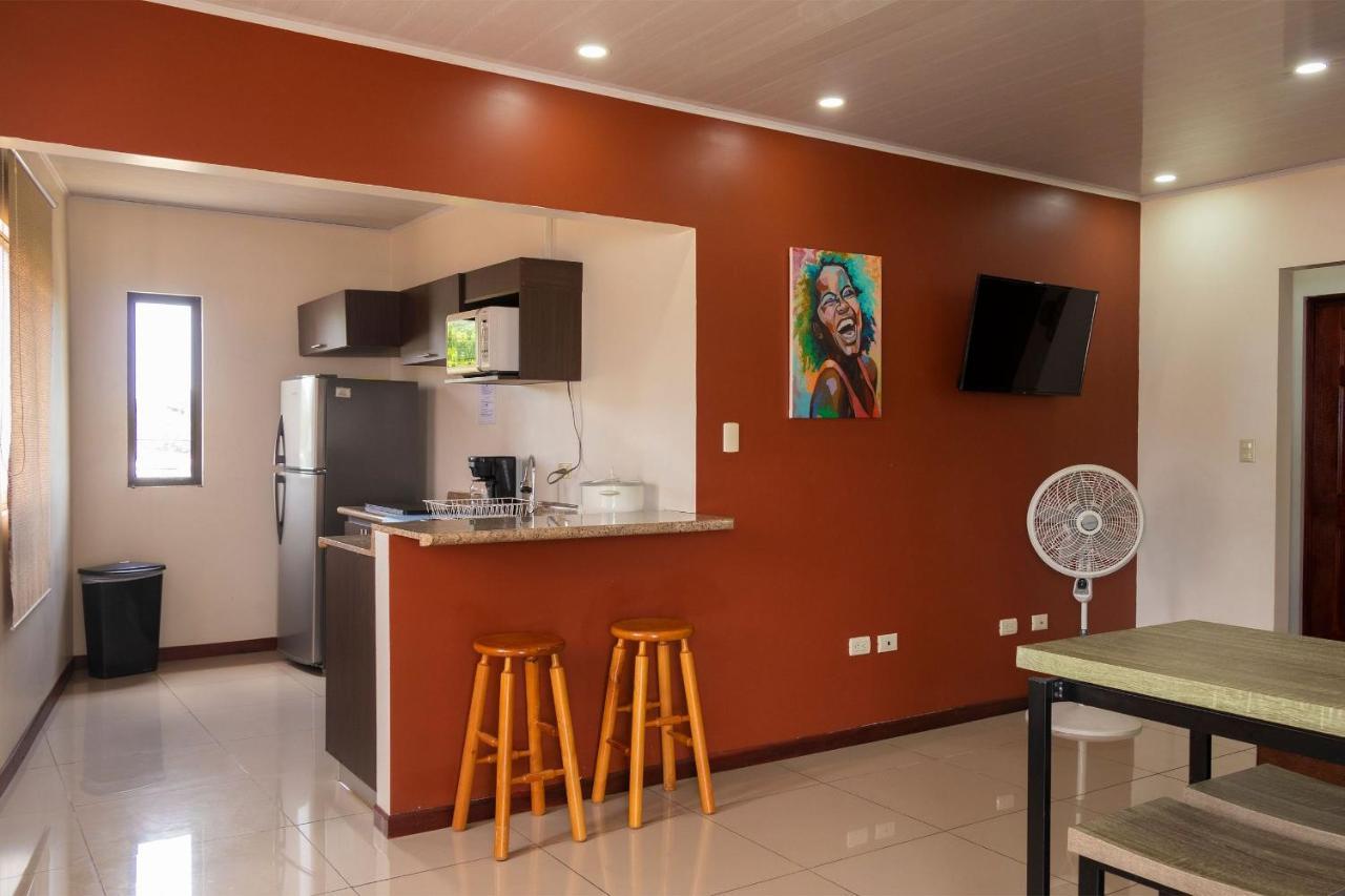Aptos Casa Caribe, Habitaciones Privadas En Aptos Compartidos & Aptos Completos Con Auto Entrada Puerto Limon Eksteriør bilde