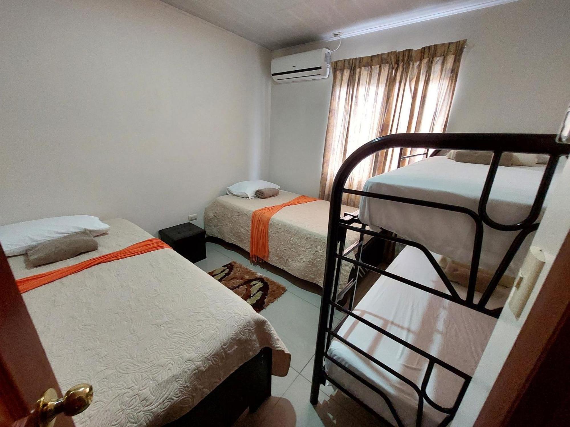 Aptos Casa Caribe, Habitaciones Privadas En Aptos Compartidos & Aptos Completos Con Auto Entrada Puerto Limon Eksteriør bilde